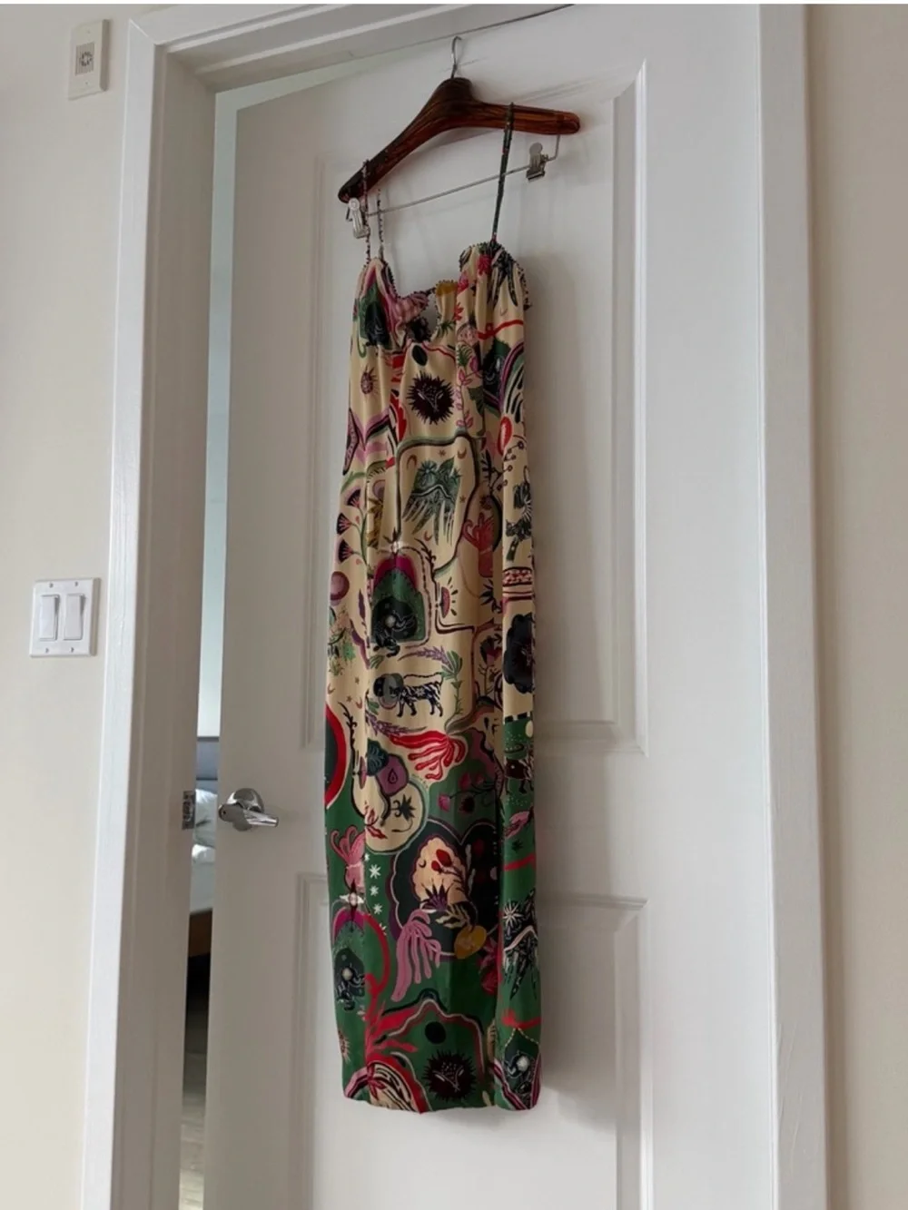 Farm Rio Farm Rio Beige Artsy Surreal Land
Beaded Sleeveless Midi Dress - Picture 6 of 9